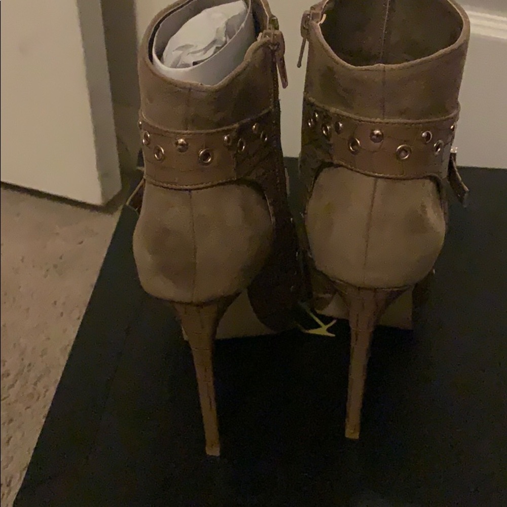 Heels - Picture 2 of 4